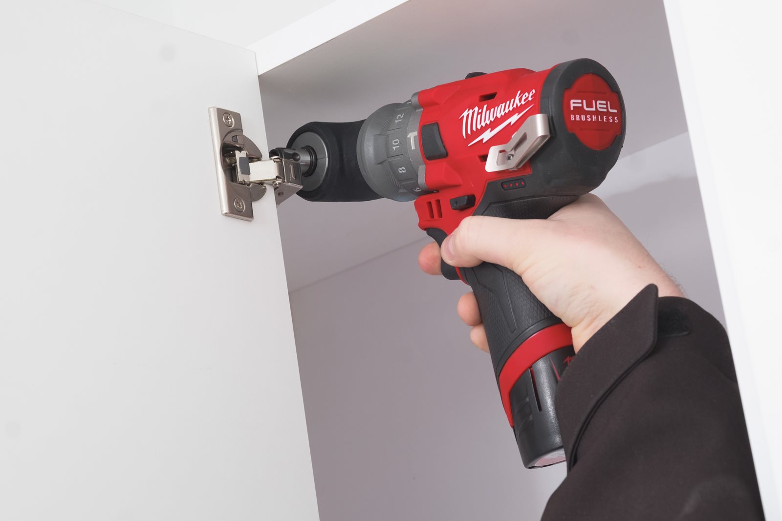 Mașină de găurit M12 FUEL subcompactă cu percuție și mandrină detașabilă Milwaukee M12 FPDX-0 4933464135 - in utilizare 5
