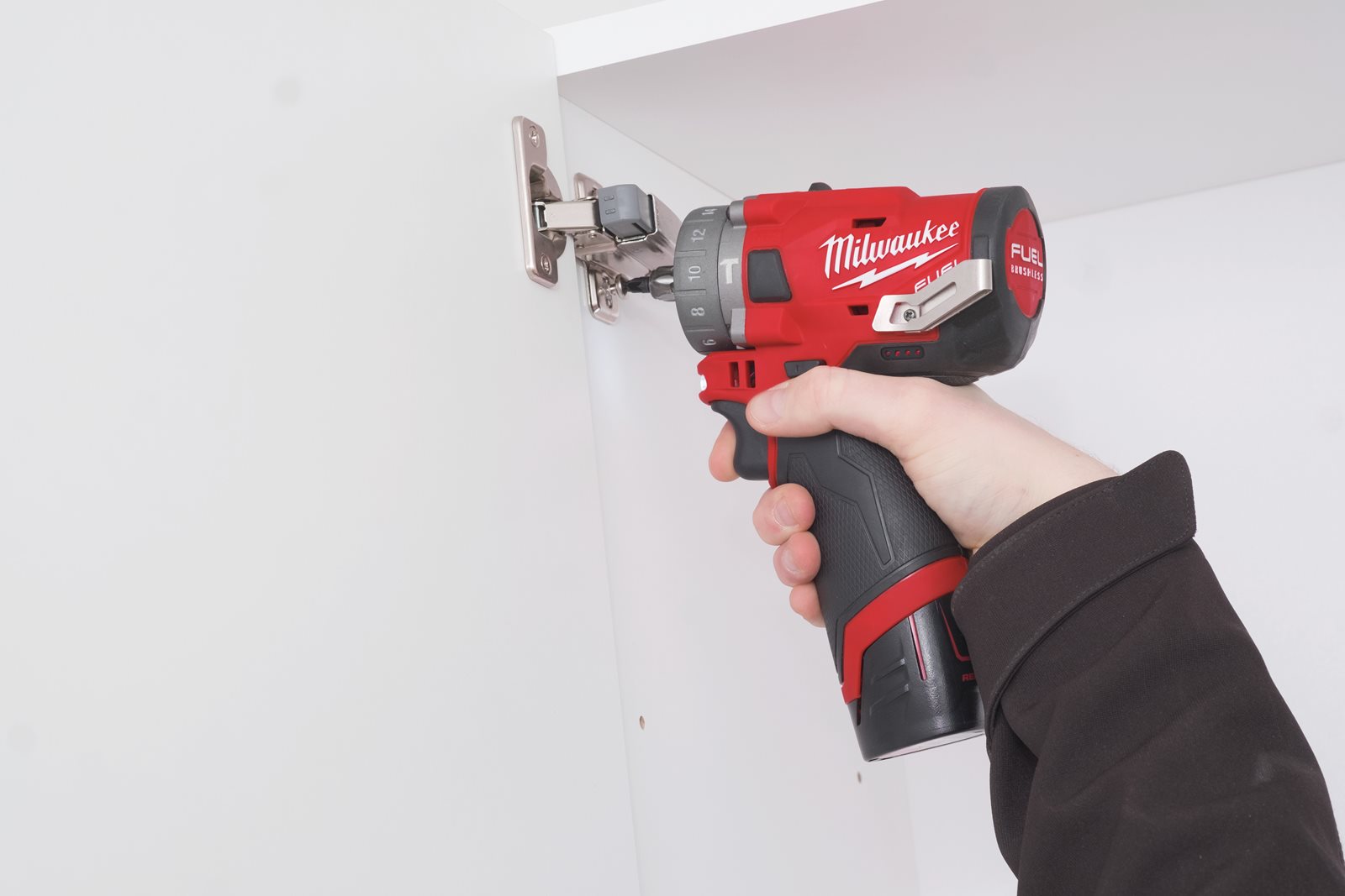 Mașină de găurit M12 FUEL subcompactă cu percuție și mandrină detașabilă Milwaukee M12 FPDX-0 4933464135 - in utilizare 6