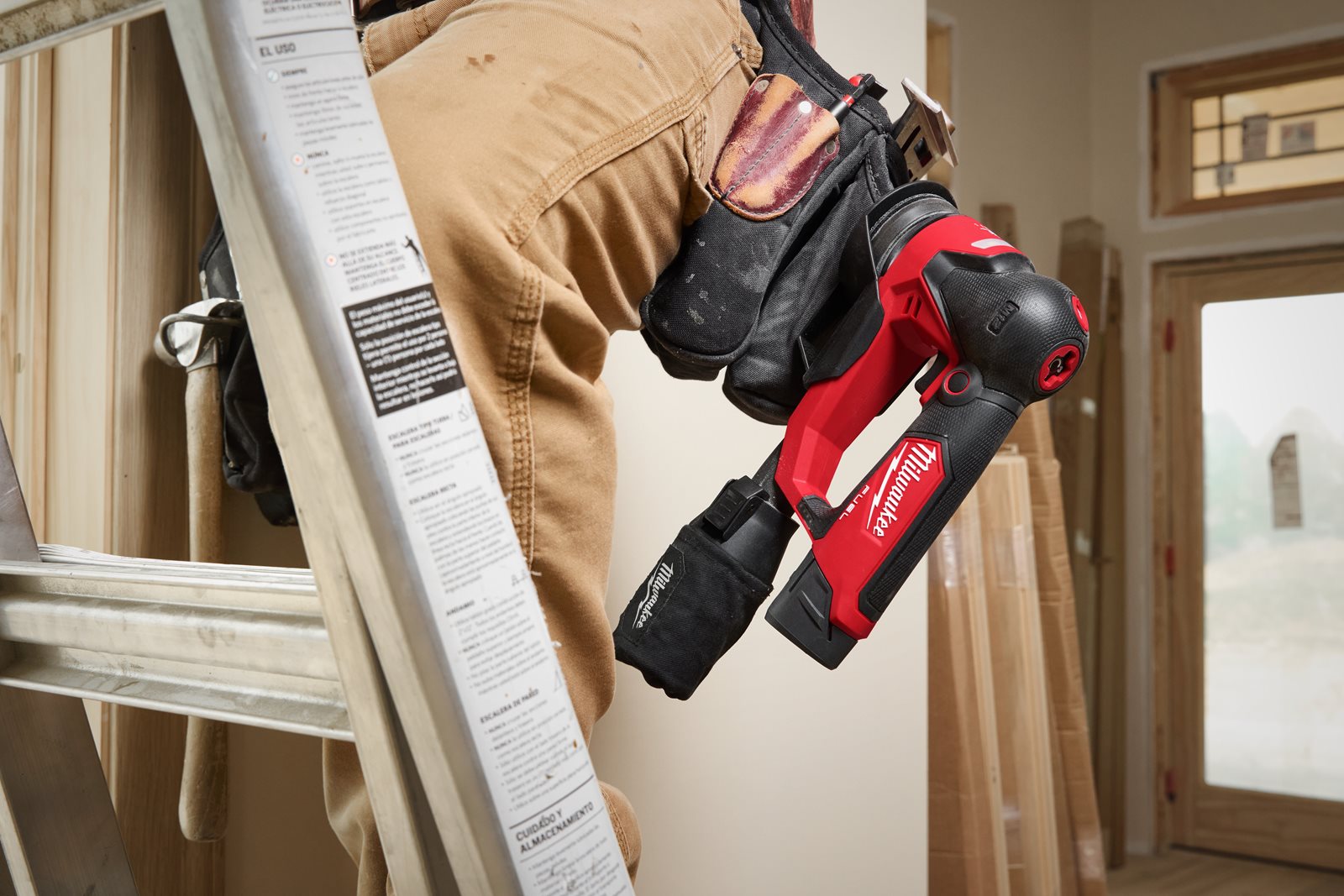 Șlefuitor orbital M12 FUEL 75 mm Milwaukee M12 FSDR75-0B - in utilizare 11
