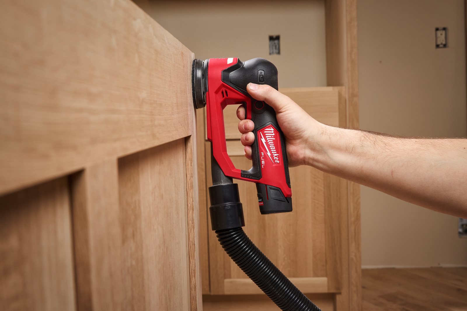 Șlefuitor orbital M12 FUEL 75 mm Milwaukee M12 FSDR75-0B - in utilizare 3
