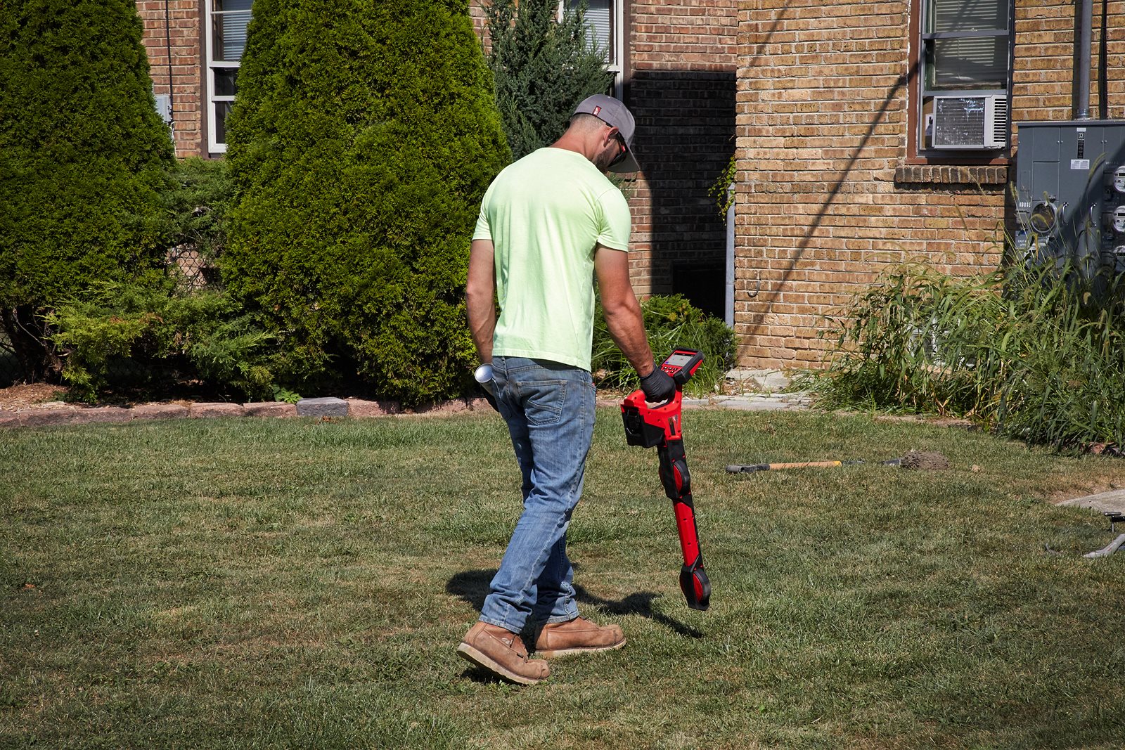 Localizator de țevi M12 Milwaukee M12 PL-0C - in utilizare 3