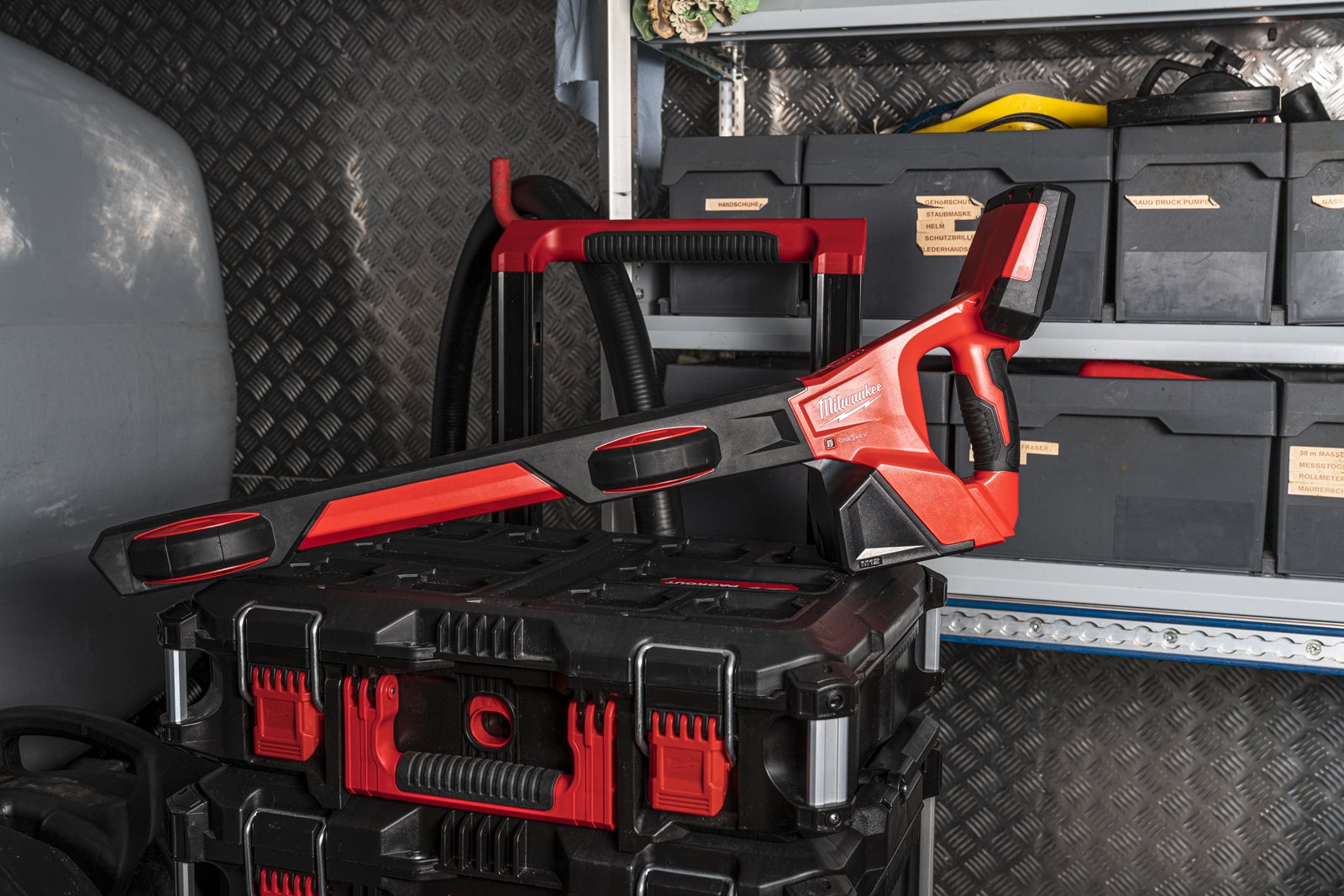 Localizator de țevi M12 Milwaukee M12 PL-0C - in utilizare 8