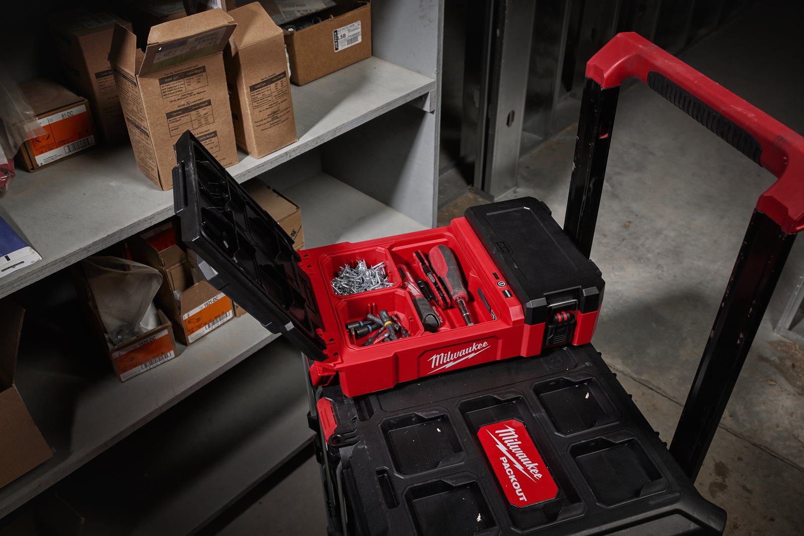 Proiector M12 PACKOUT 1400 lumeni Milwaukee M12 POAL-0 - in utilizare 6