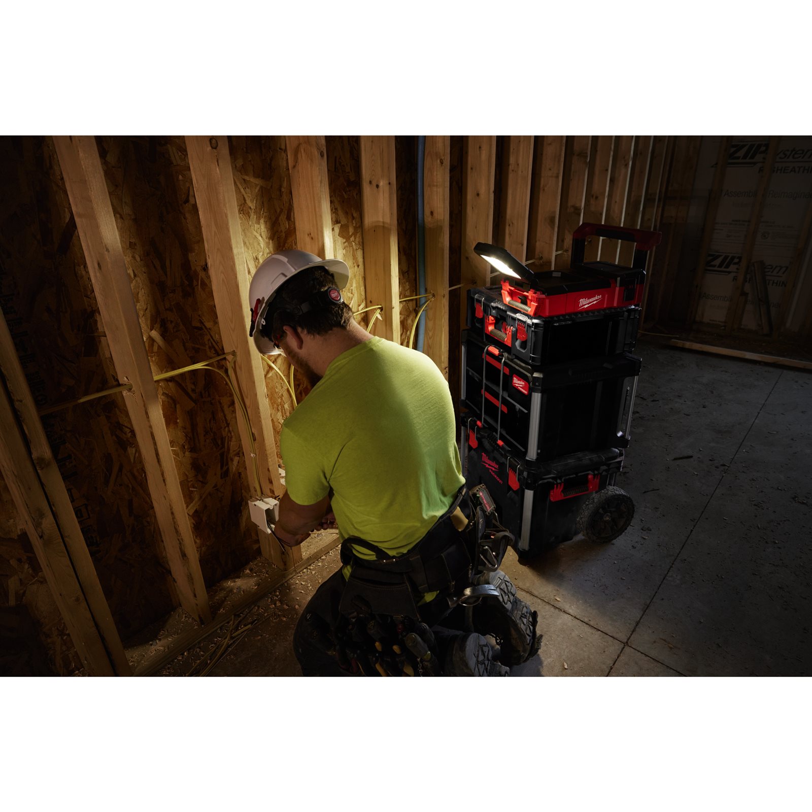 Proiector M12 PACKOUT 1400 lumeni Milwaukee M12 POAL-0 - detaliu 2