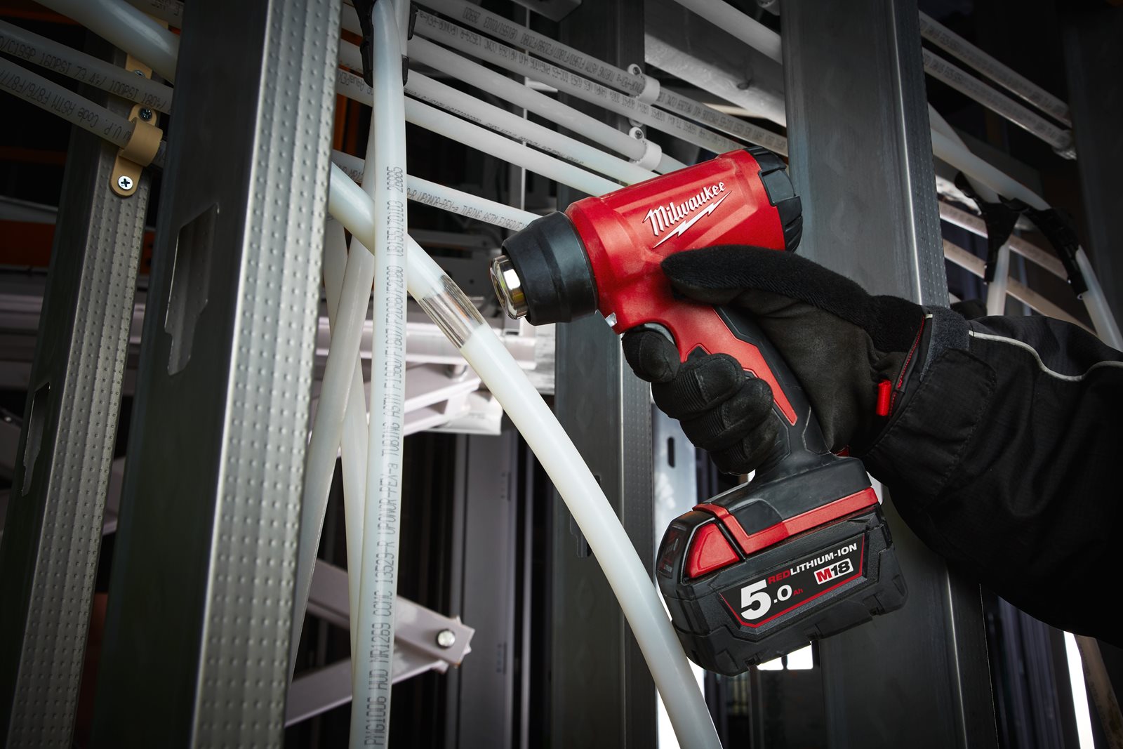 Pistol aer cald compact M18 Milwaukee M18 BHG-0 - in utilizare 3