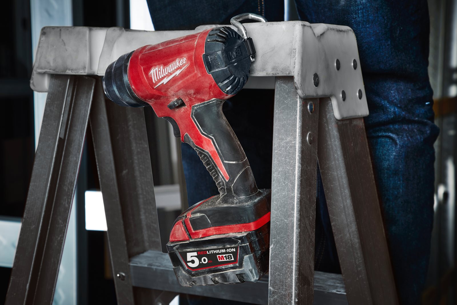 Pistol aer cald compact M18 Milwaukee M18 BHG-0 - in utilizare 4