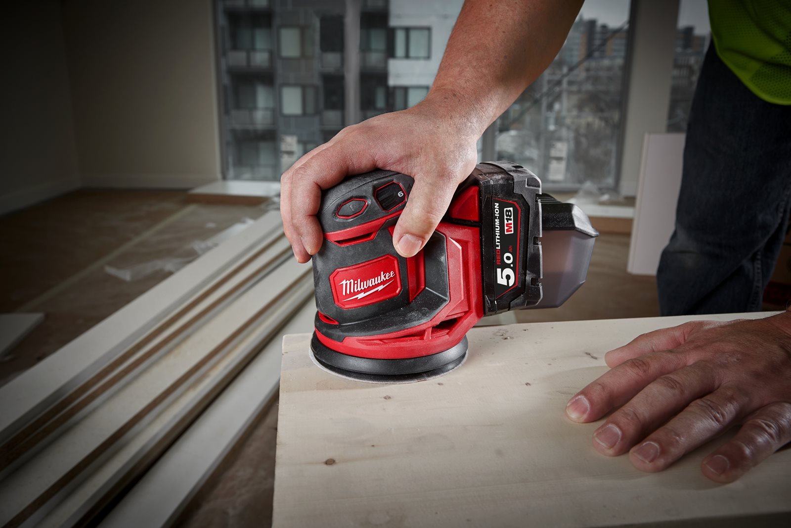Șlefuitor orbital 125 mm M18 Milwaukee M18 BOS125-0 - in utilizare 2