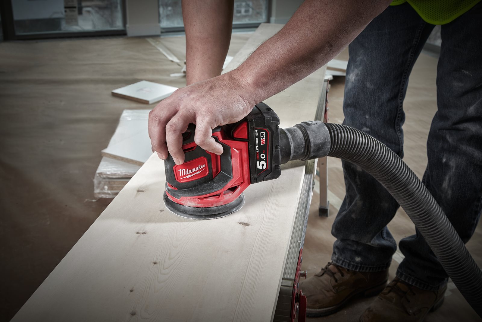 Șlefuitor orbital 125 mm M18 Milwaukee M18 BOS125-0 - in utilizare 4