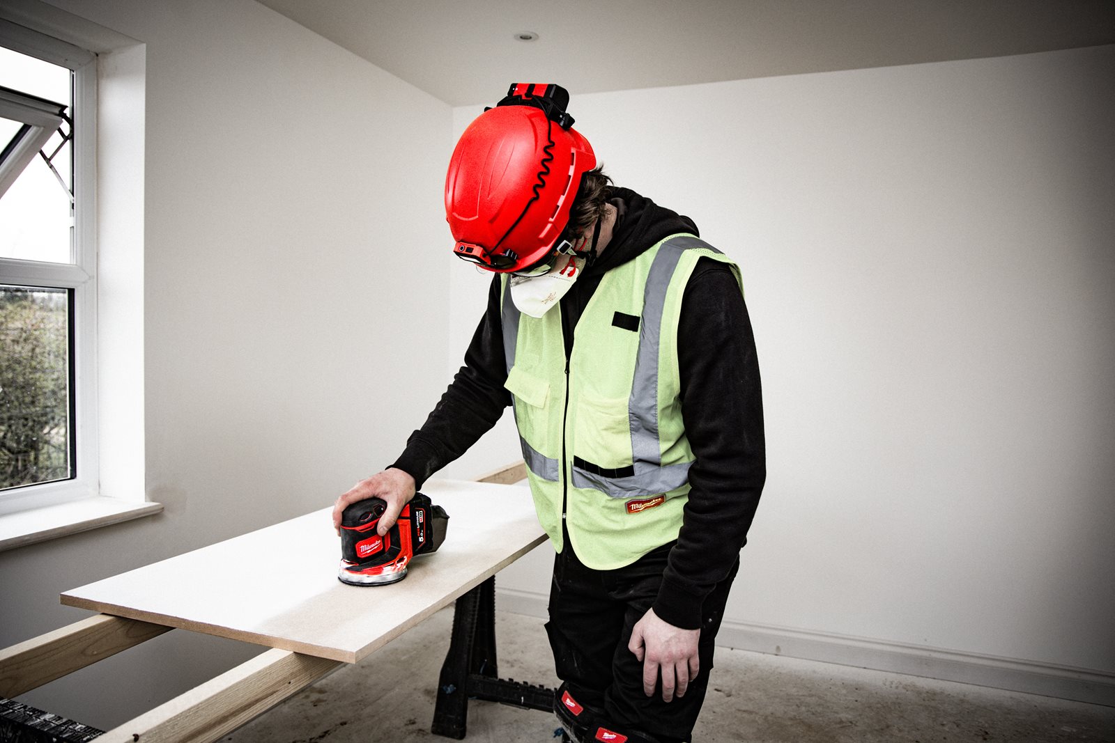 Șlefuitor orbital 125 mm M18 Milwaukee M18 BOS125-0 - in utilizare 6