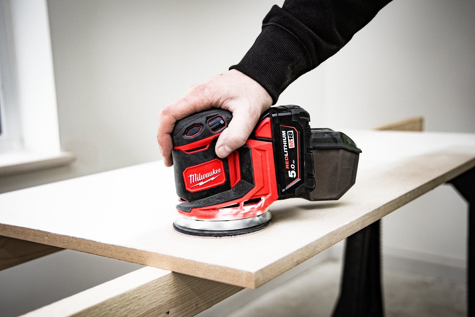 Șlefuitor orbital 125 mm M18 Milwaukee M18 BOS125-0 - in utilizare 7