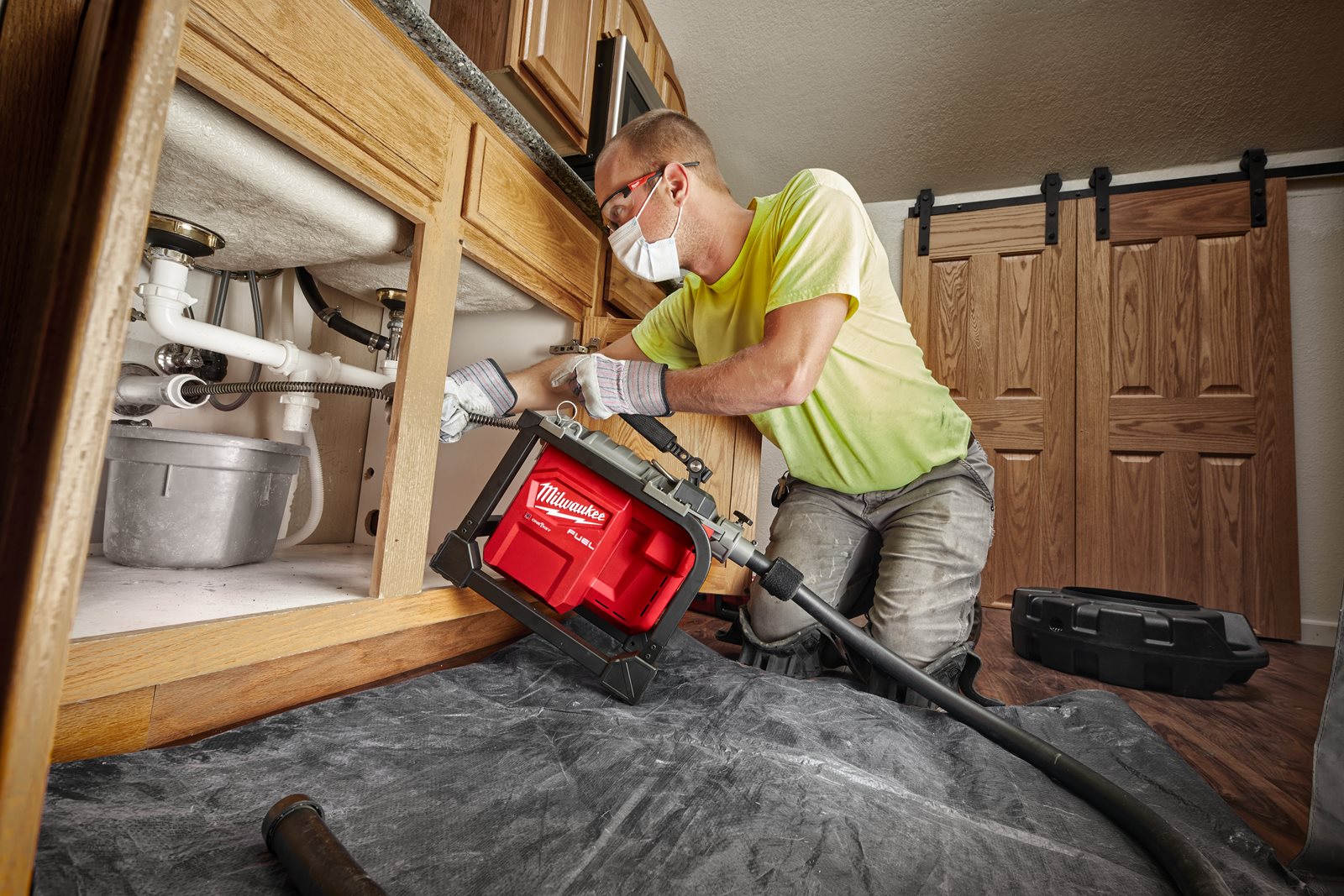 Mașină modulară compactă de desfundat canalizări M18 FUEL Milwaukee M18 FCSSM-0 - in utilizare 10