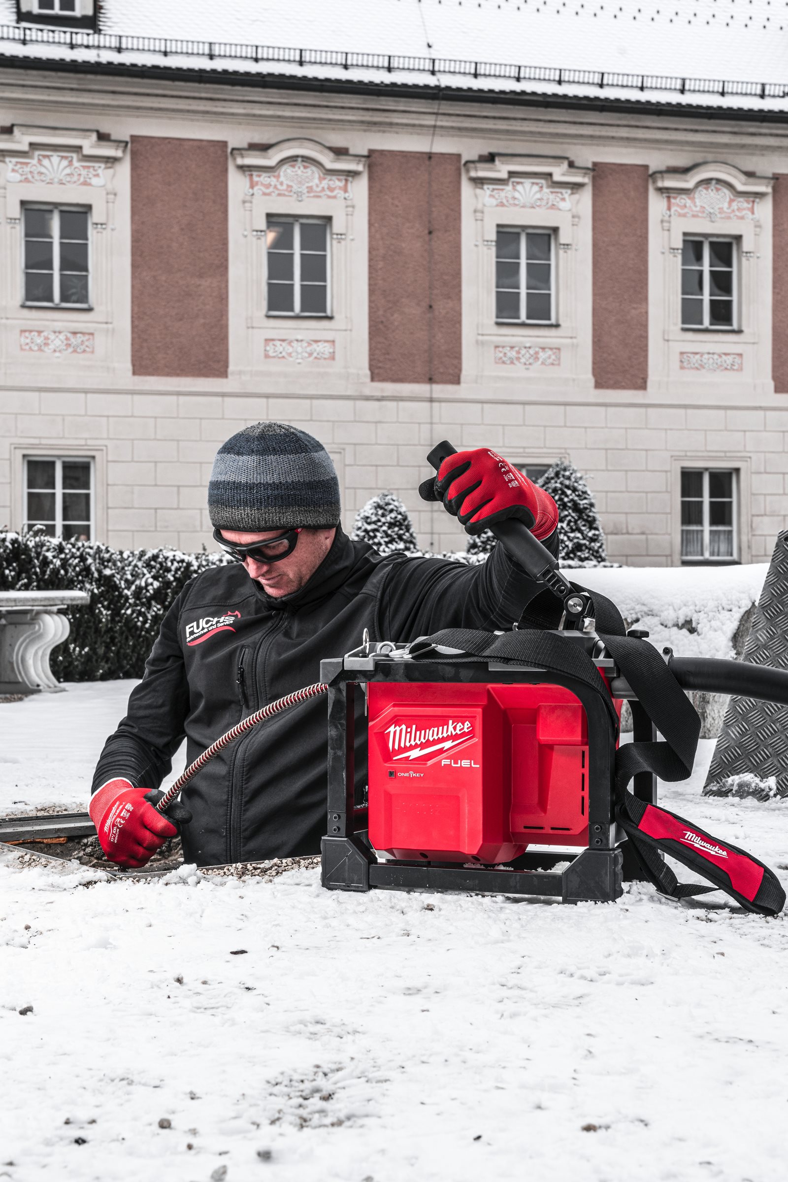 Mașină modulară compactă de desfundat canalizări M18 FUEL Milwaukee M18 FCSSM-0 - in utilizare 11