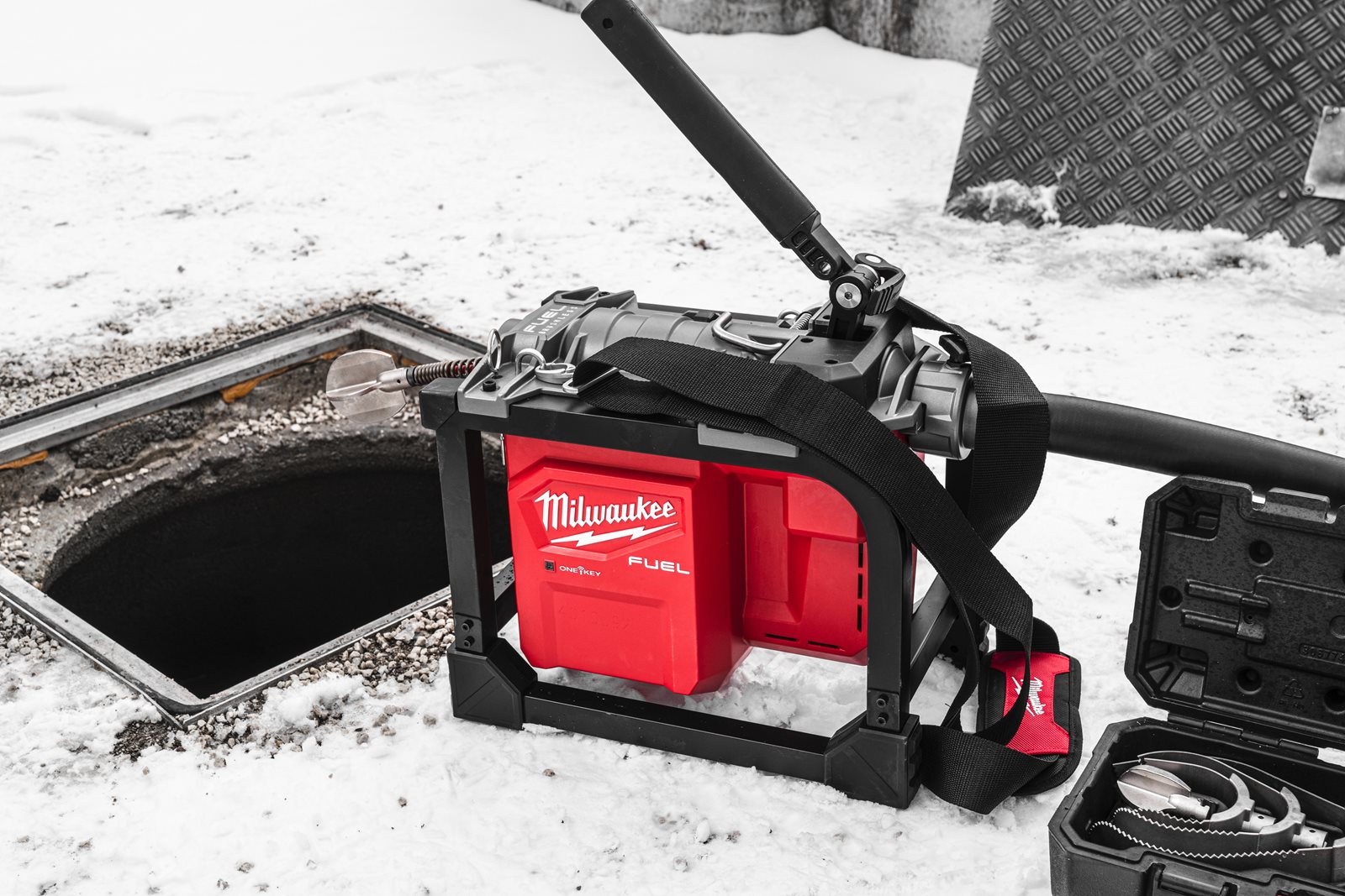 Mașină modulară compactă de desfundat canalizări M18 FUEL Milwaukee M18 FCSSM-0 - in utilizare 13