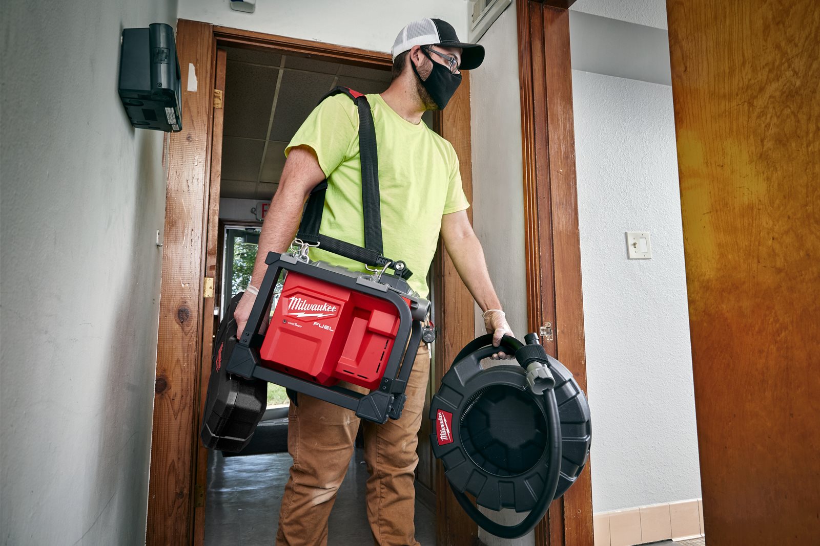 Mașină modulară compactă de desfundat canalizări M18 FUEL Milwaukee M18 FCSSM-0 - in utilizare 5