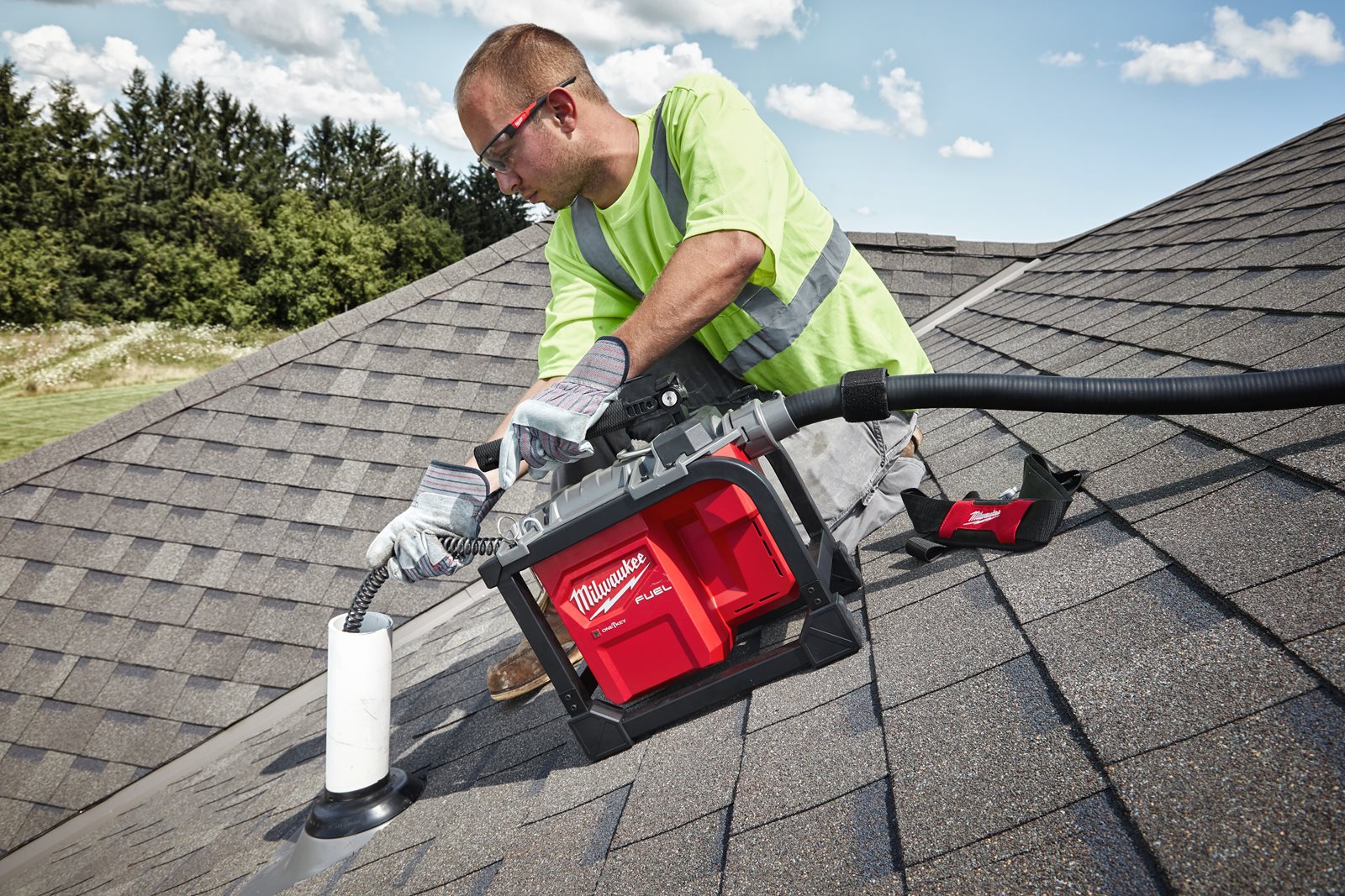 Mașină modulară compactă de desfundat canalizări M18 FUEL Milwaukee M18 FCSSM-0 - in utilizare 7