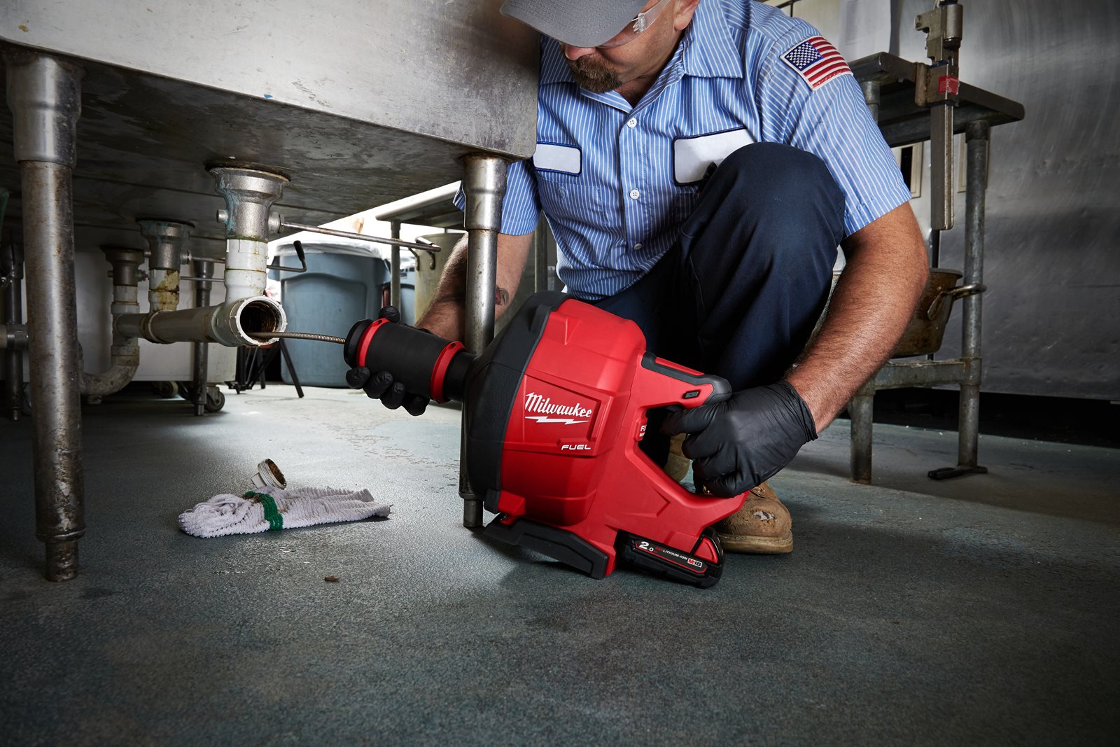 Mașină desfundat țevi M18 FUEL - alimentare 10 mm Milwaukee M18 FDCPF10-0C - in utilizare 3