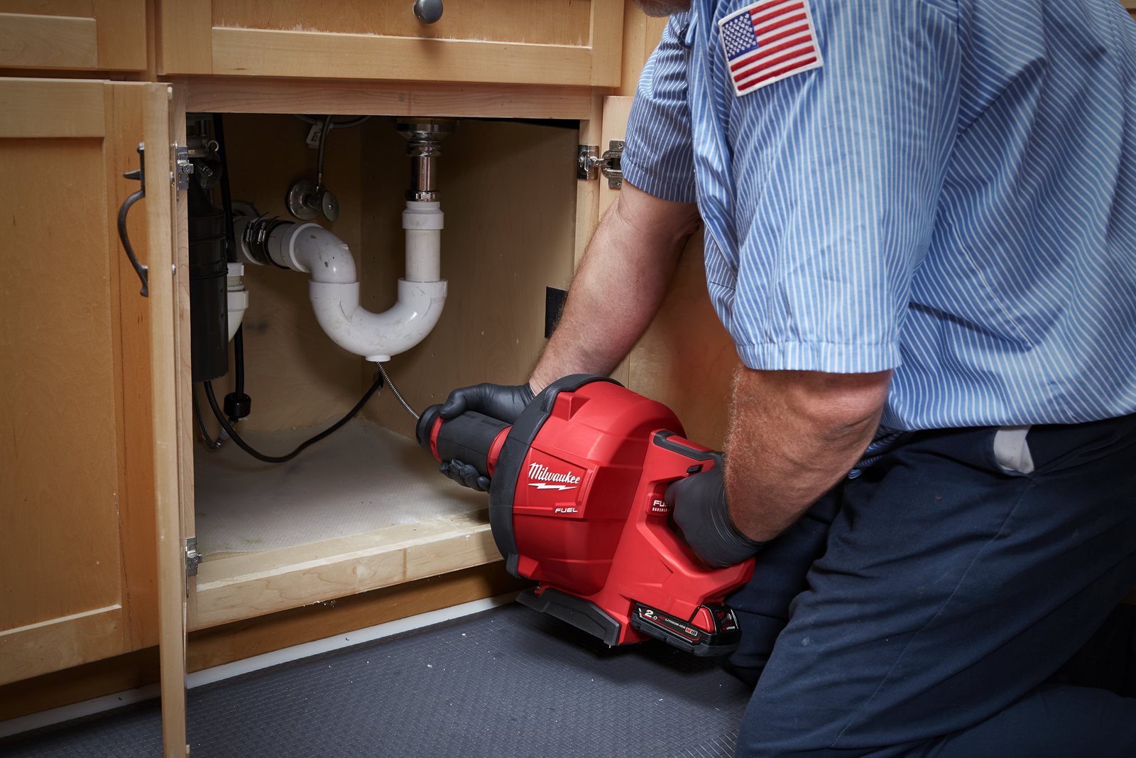 Mașină desfundat țevi M18 FUEL - alimentare 10 mm Milwaukee M18 FDCPF10-0C - in utilizare 5