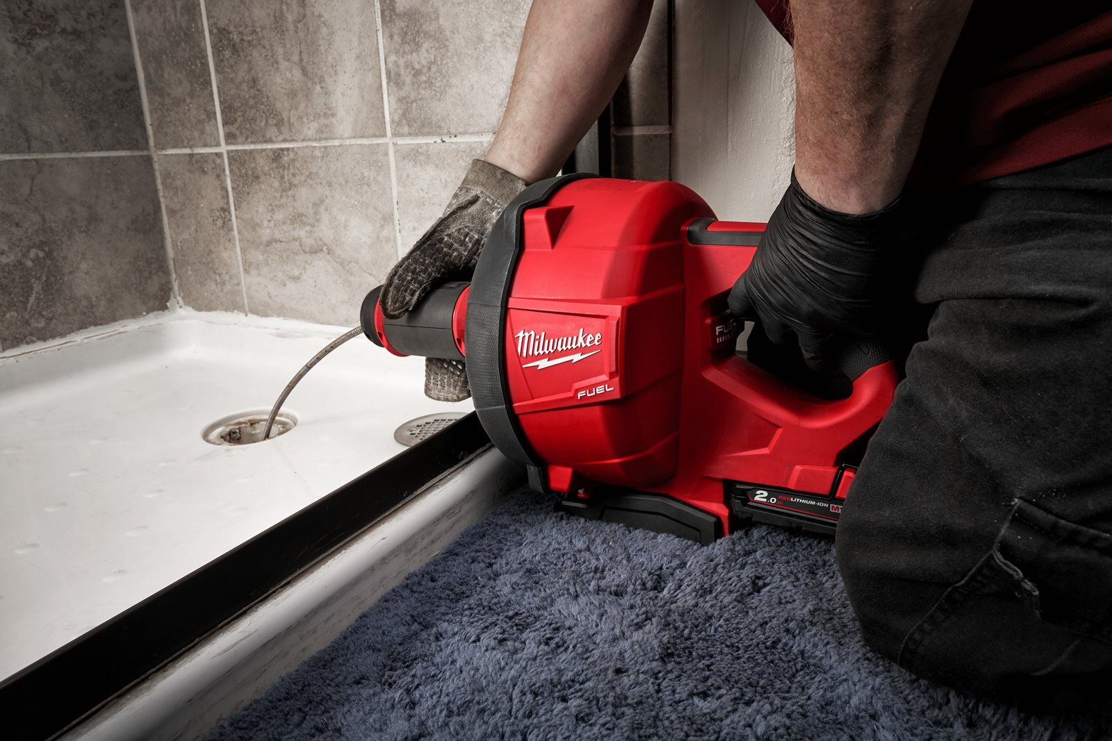 Mașină desfundat țevi M18 FUEL - alimentare 10 mm Milwaukee M18 FDCPF10-0C - in utilizare 7