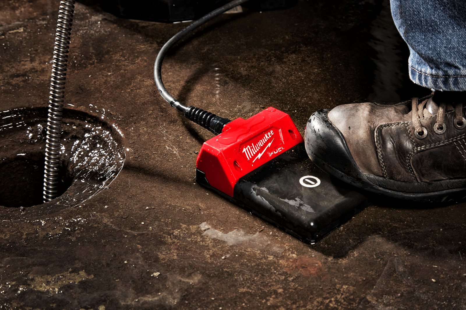 Mașină desfundat țevi autonomă 10 mm M18 FUEL Milwaukee M18 FFSDC10-0 - in utilizare 16