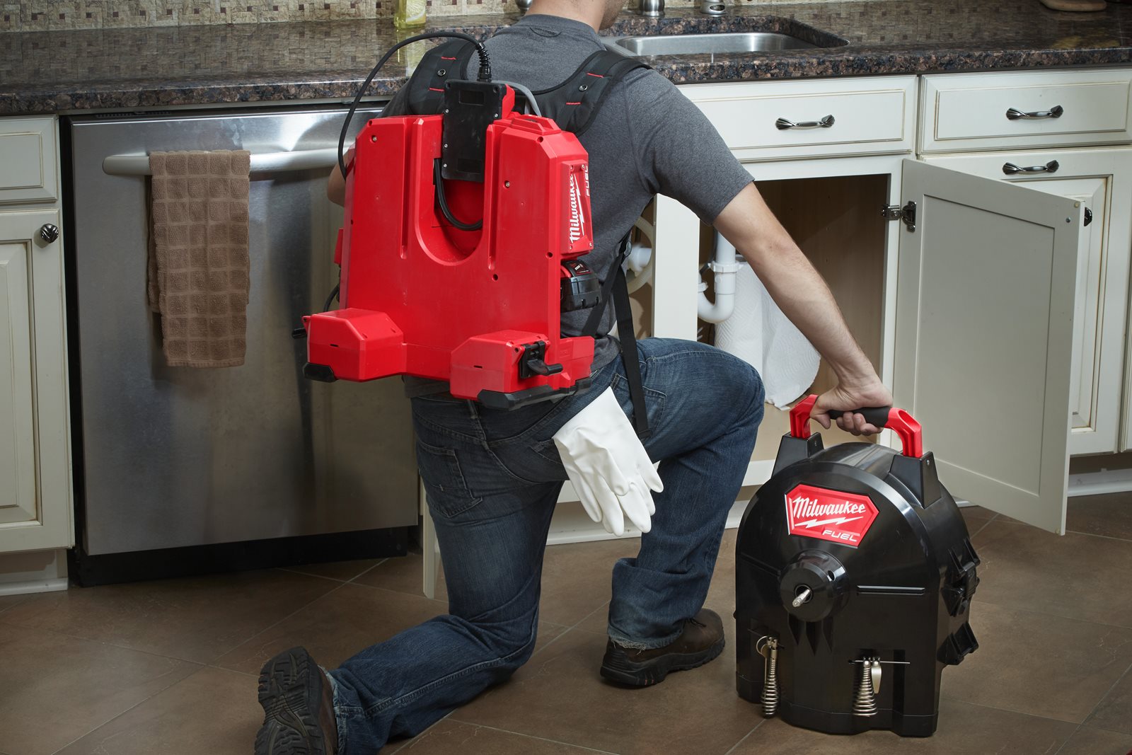 Mașină desfundat țevi autonomă 16 mm M18 FUEL Milwaukee M18 FFSDC16-0 - in utilizare 1