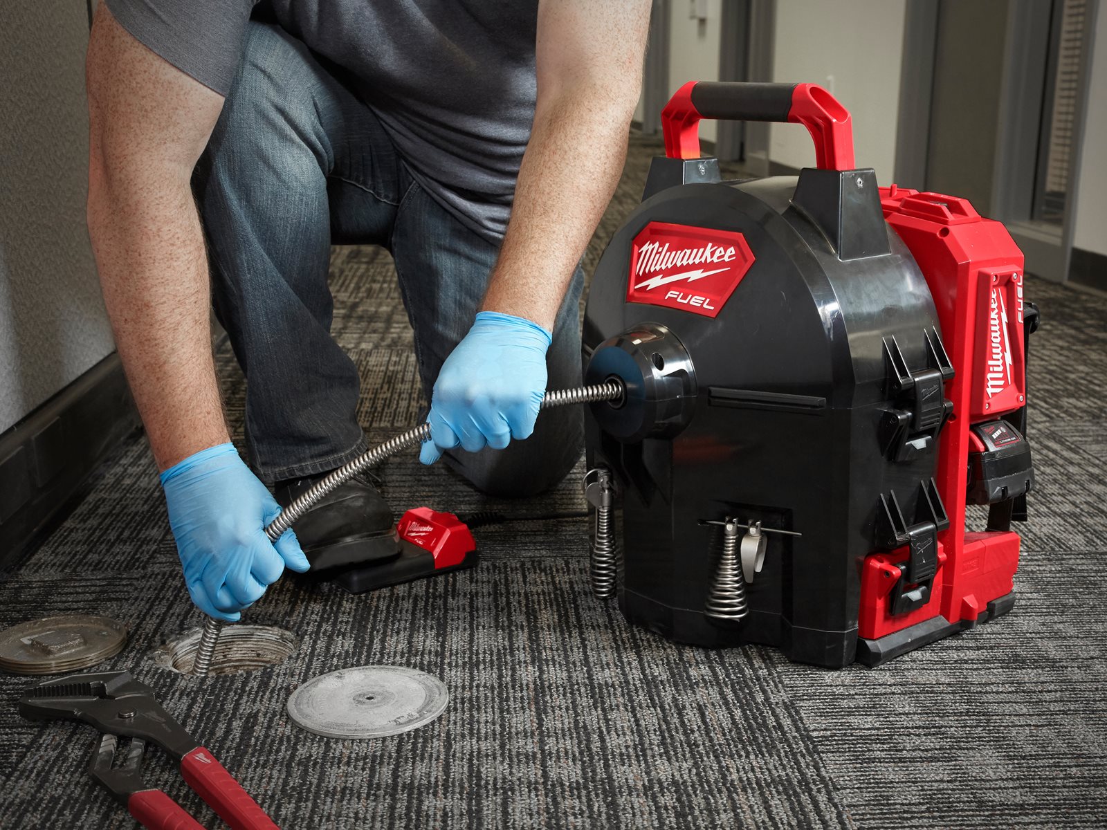 Mașină desfundat țevi autonomă 16 mm M18 FUEL Milwaukee M18 FFSDC16-0 - in utilizare 19