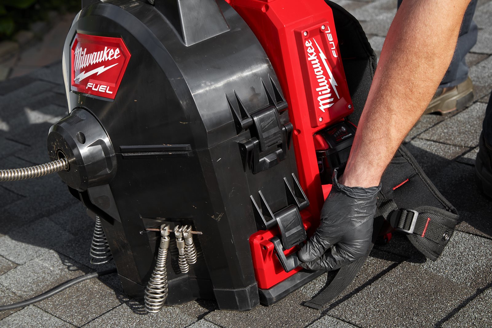 Mașină desfundat țevi autonomă 16 mm M18 FUEL Milwaukee M18 FFSDC16-0 - in utilizare 8