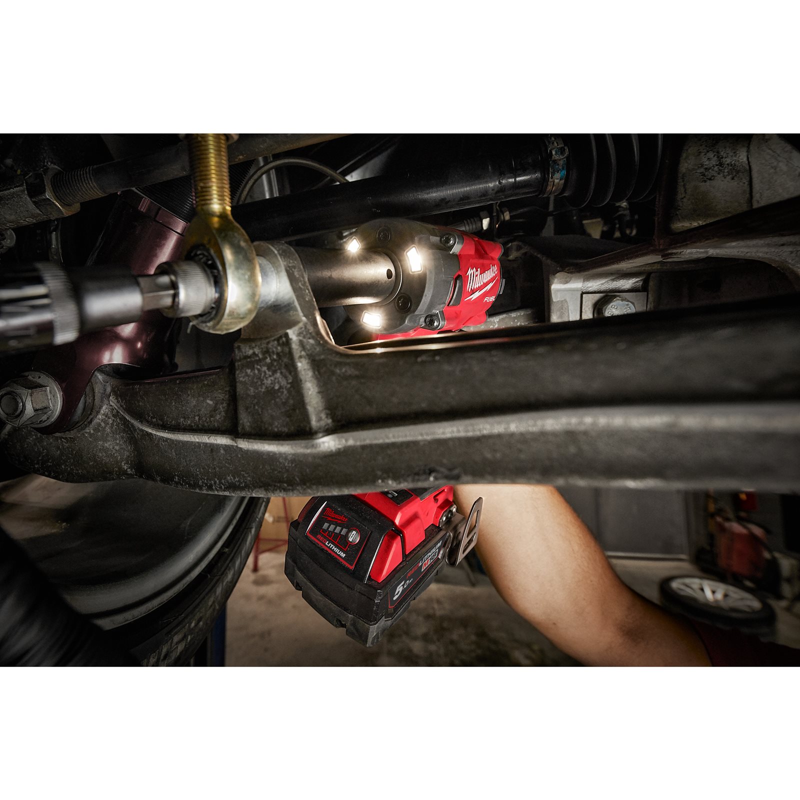 Cheie de impact 1/2" M18 FUEL compactă cu pin de blocare Milwaukee M18 FIW2P12-0X - detaliu 1
