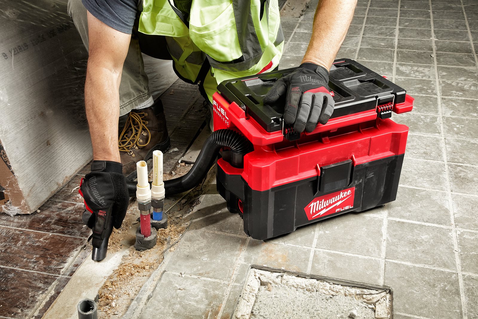 Aspirator umed/uscat M18 FUEL PACKOUT Milwaukee M18 FPOVCL-0 - in utilizare 1