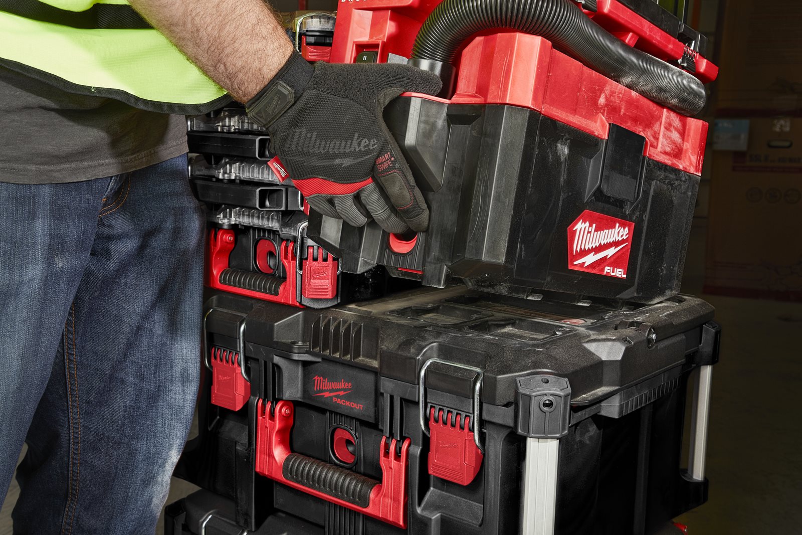 Aspirator umed/uscat M18 FUEL PACKOUT Milwaukee M18 FPOVCL-0 - in utilizare 11