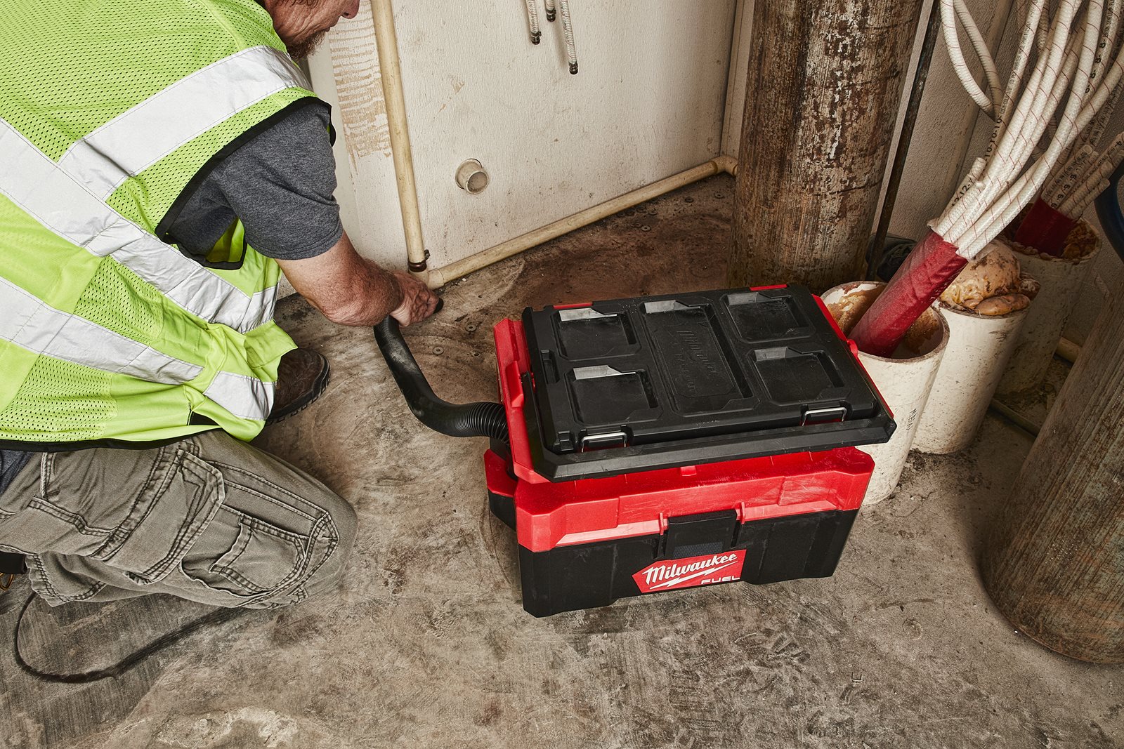 Aspirator umed/uscat M18 FUEL PACKOUT Milwaukee M18 FPOVCL-0 - in utilizare 8