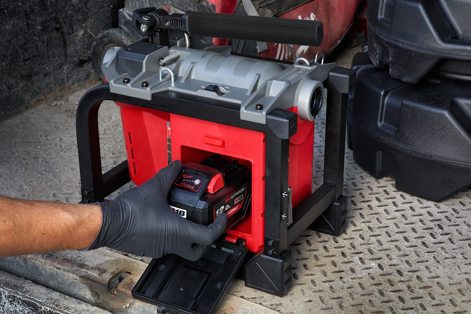 Mașină de desfundat canalizări modulară M18 FUEL Milwaukee M18 FSSM-121 - in utilizare 10