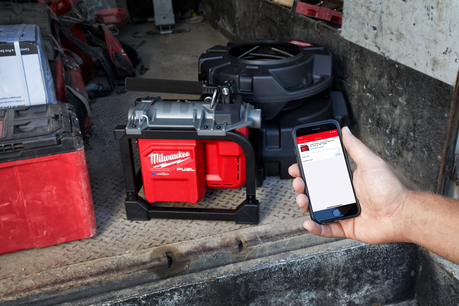 Mașină de desfundat canalizări modulară M18 FUEL Milwaukee M18 FSSM-121 - in utilizare 11