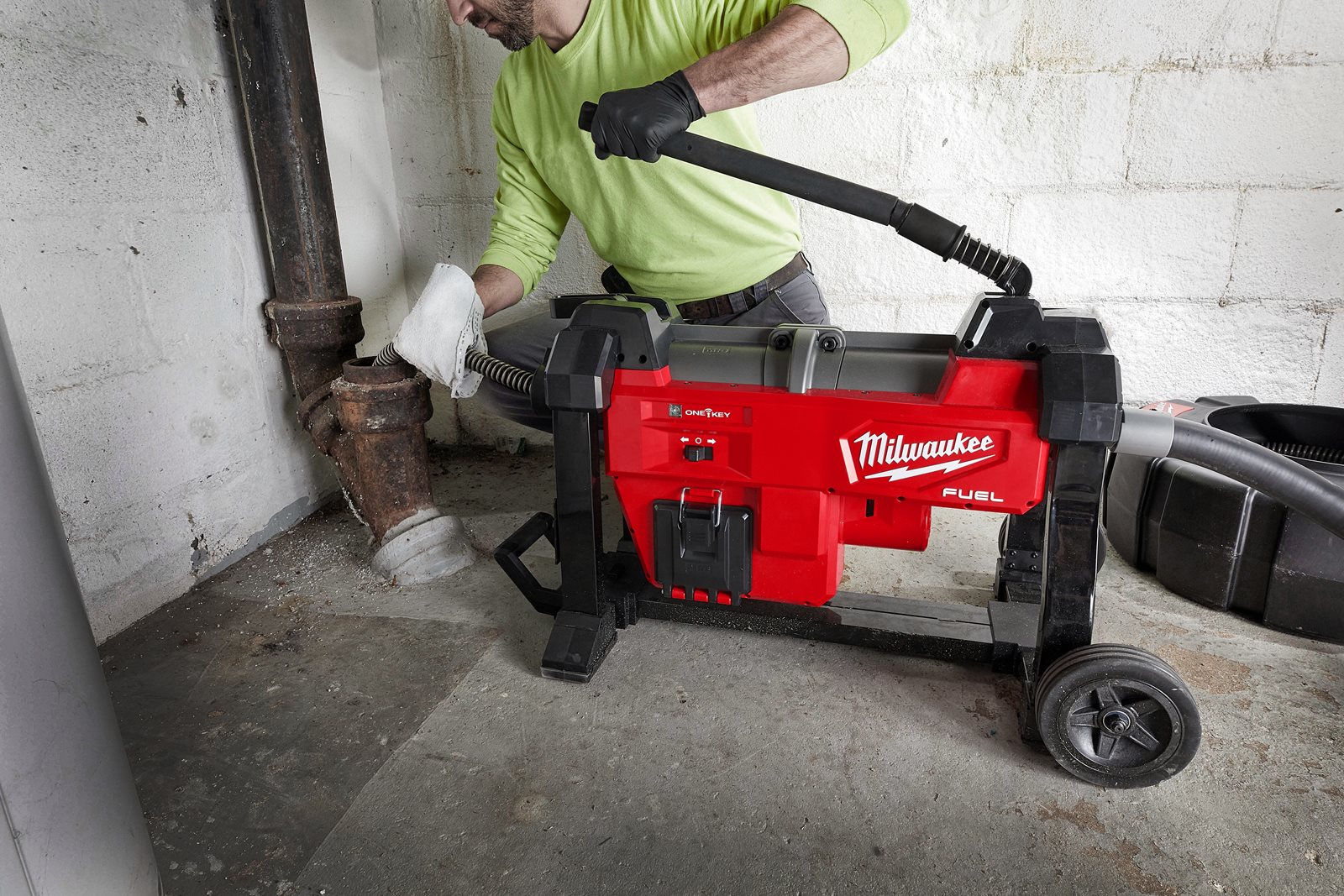 Mașină de desfundat canalizări modulară M18 FUEL Milwaukee M18 FSSM-121 - in utilizare 5