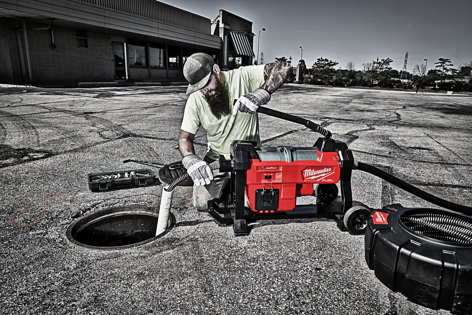 Mașină de desfundat canalizări modulară M18 FUEL Milwaukee M18 FSSM-121 - in utilizare 9