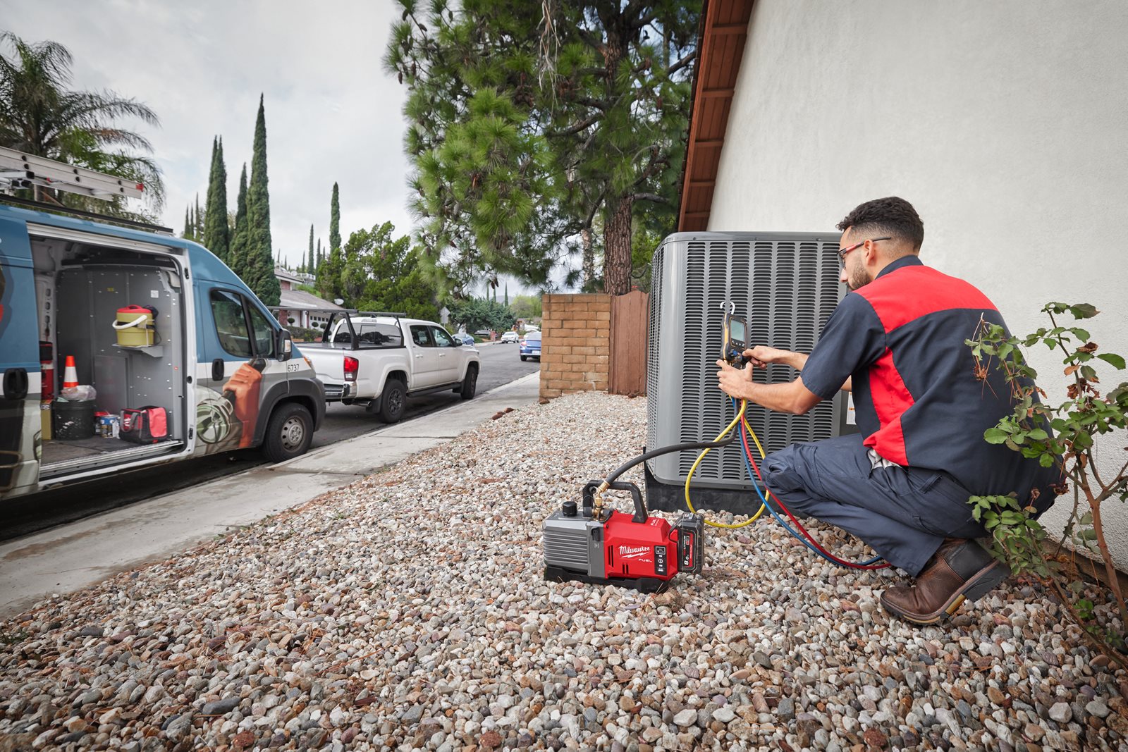 Pompă de vacuum M18 FUEL 5 CFM Milwaukee M18 FVP5-0 - in utilizare 3