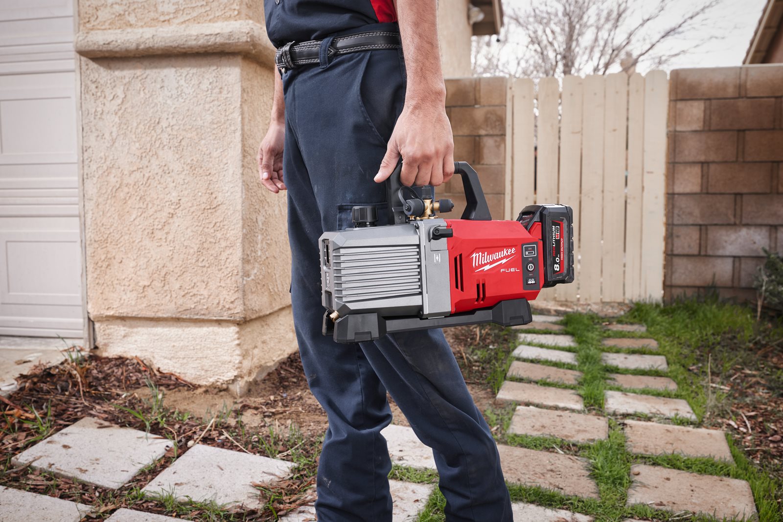 Pompă de vacuum M18 FUEL 5 CFM Milwaukee M18 FVP5-0 - in utilizare 4