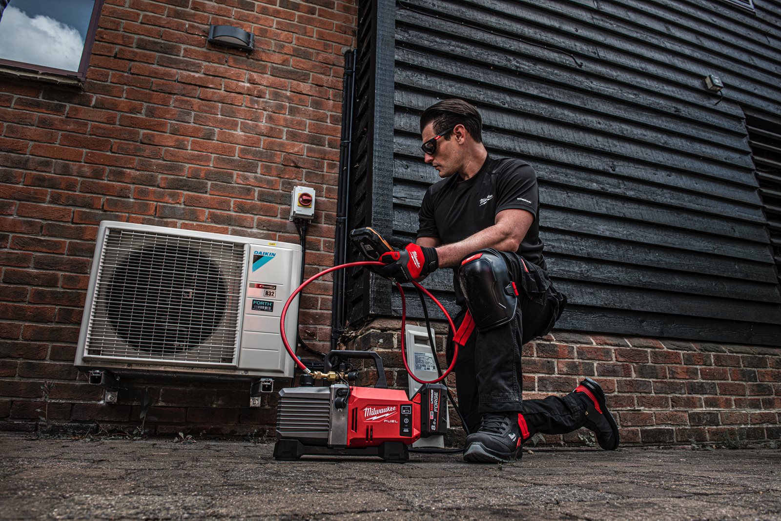 Pompă de vacuum M18 FUEL 5 CFM Milwaukee M18 FVP5-0 - in utilizare 7