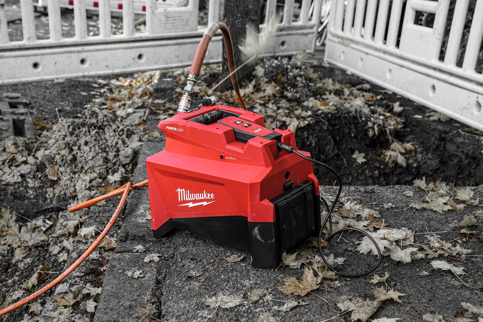 Pompă hidraulică utilitară M18 Milwaukee M18 HUP700 -121 4933471813 - in utilizare 14