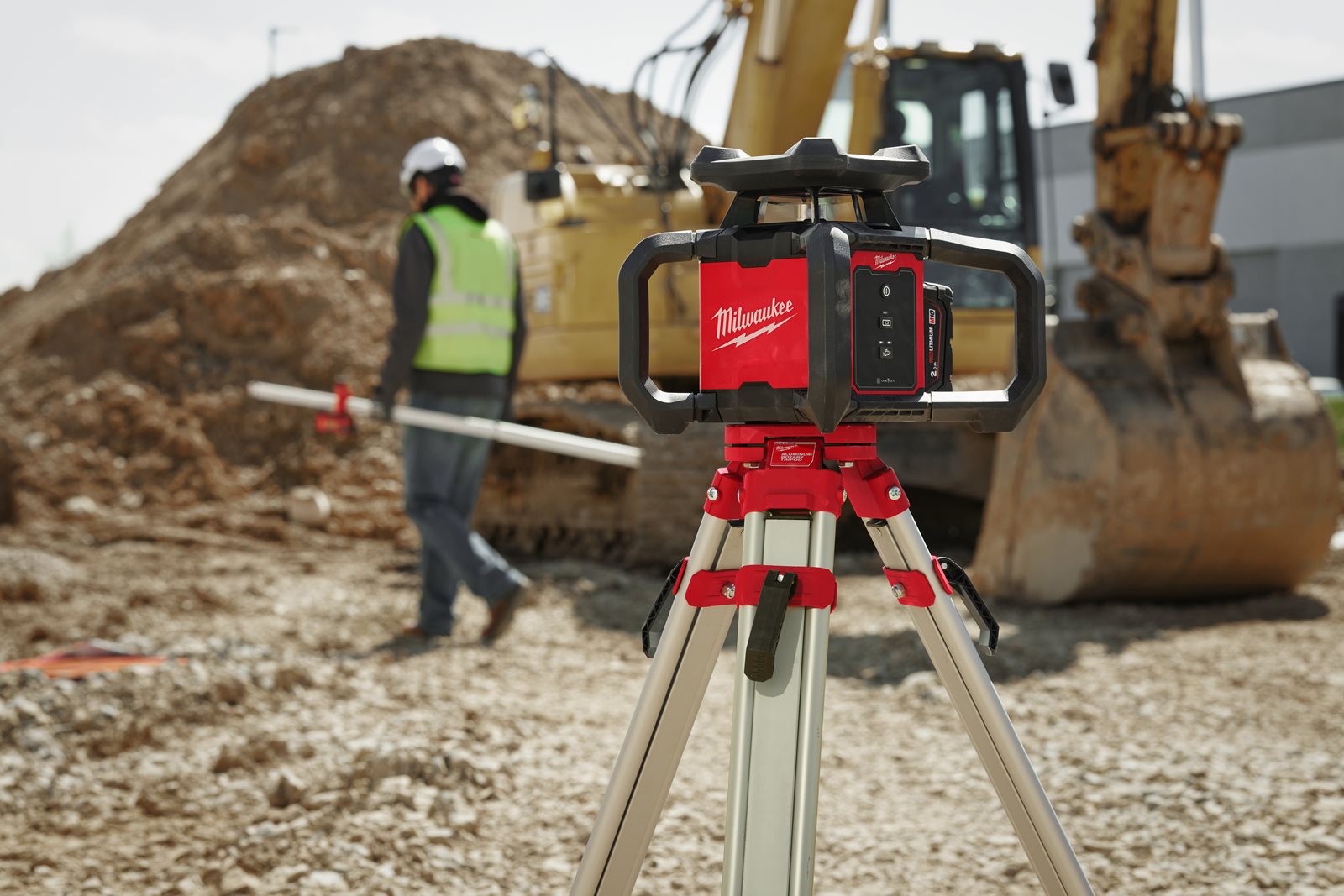 Nivelă laser rotativă orizontală M18 600 m cu ONE-KEY Milwaukee M18 RLOH600-201C - in utilizare 2