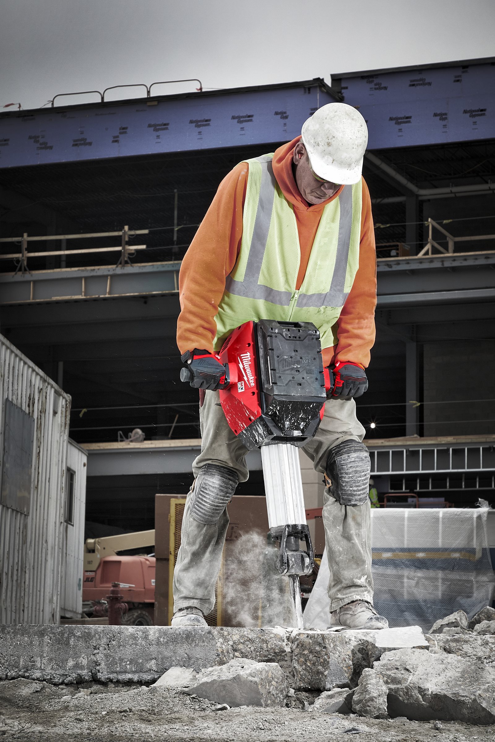Ciocan demolator 28 mm Hex clasa 25 kg MX FUEL Milwaukee MXF DH2528H-602 - in utilizare 1