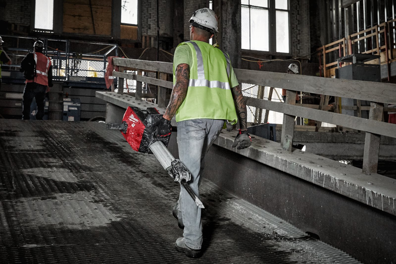 Ciocan demolator 28 mm Hex clasa 25 kg MX FUEL Milwaukee MXF DH2528H-602 - in utilizare 6