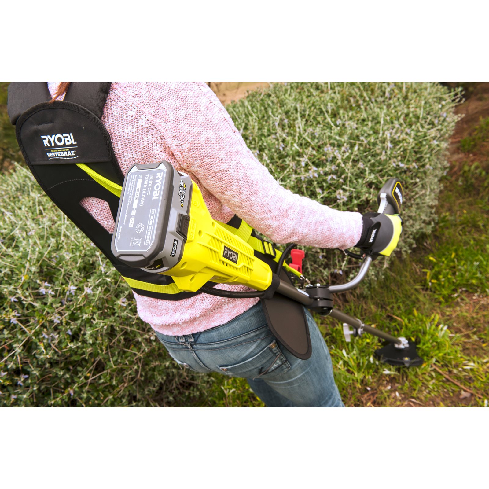 Motocoasă 18V ONE+, mâner tip ghidon Ryobi OBC1820B - in utilizare 3