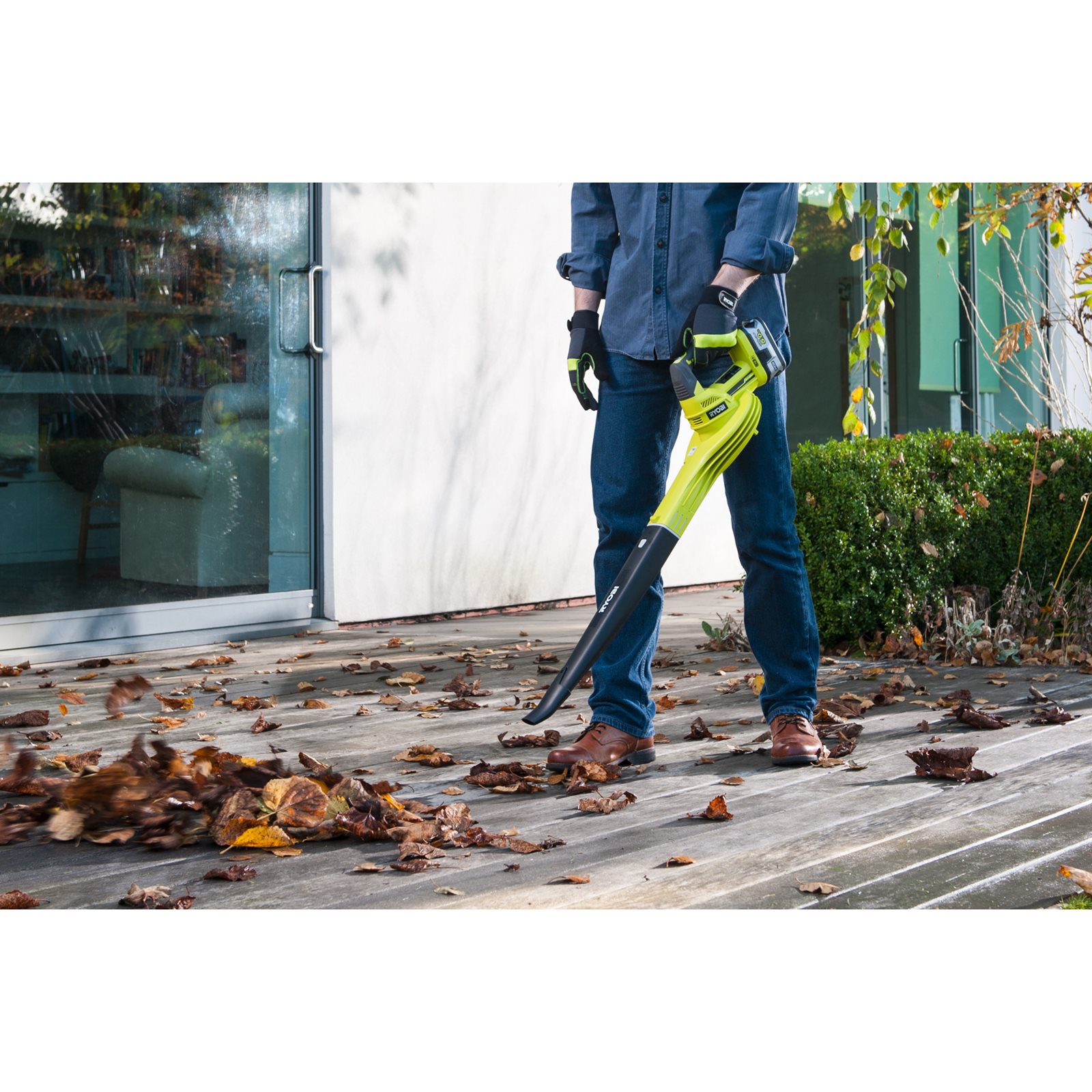 Suflantă 18V ONE+ Ryobi OBL1820S - in utilizare 1