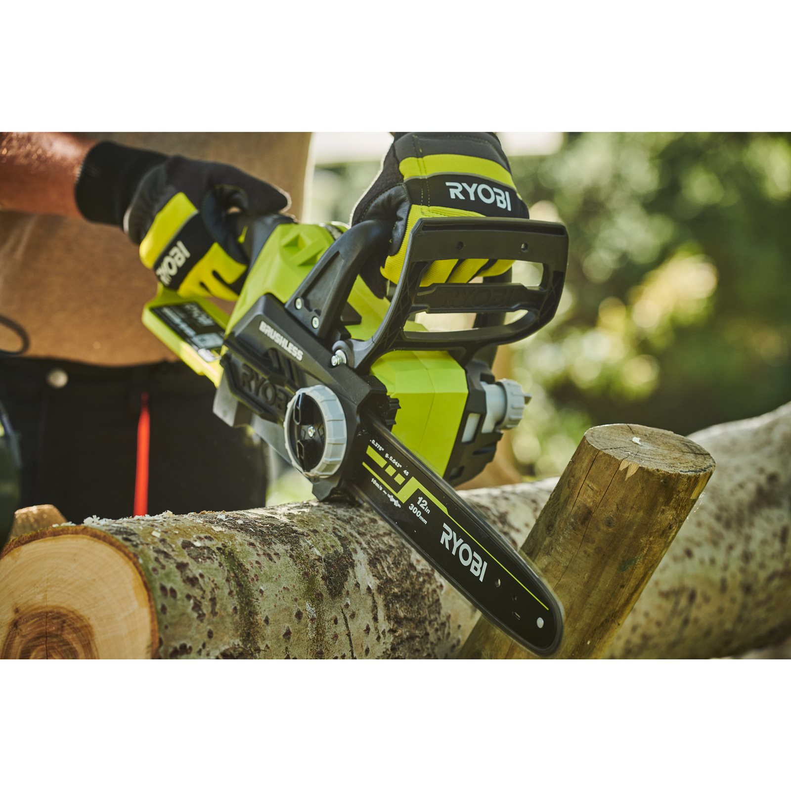 Fierăstrău cu lanț 18V ONE+, motor fără perii, bară 30cm Ryobi OCS1830 - in utilizare 6