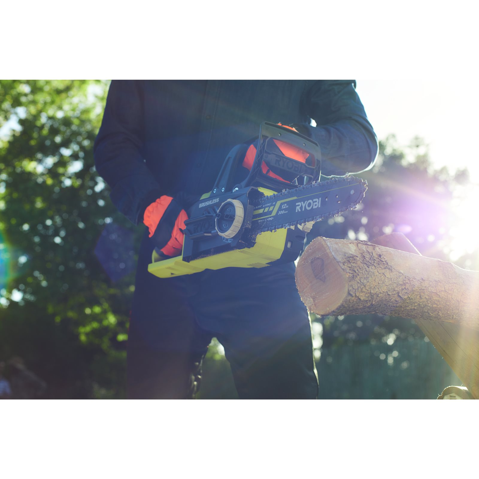 Fierăstrău cu lanț 18V ONE+, motor fără perii, bară 30cm Ryobi OCS1830 - in utilizare 7