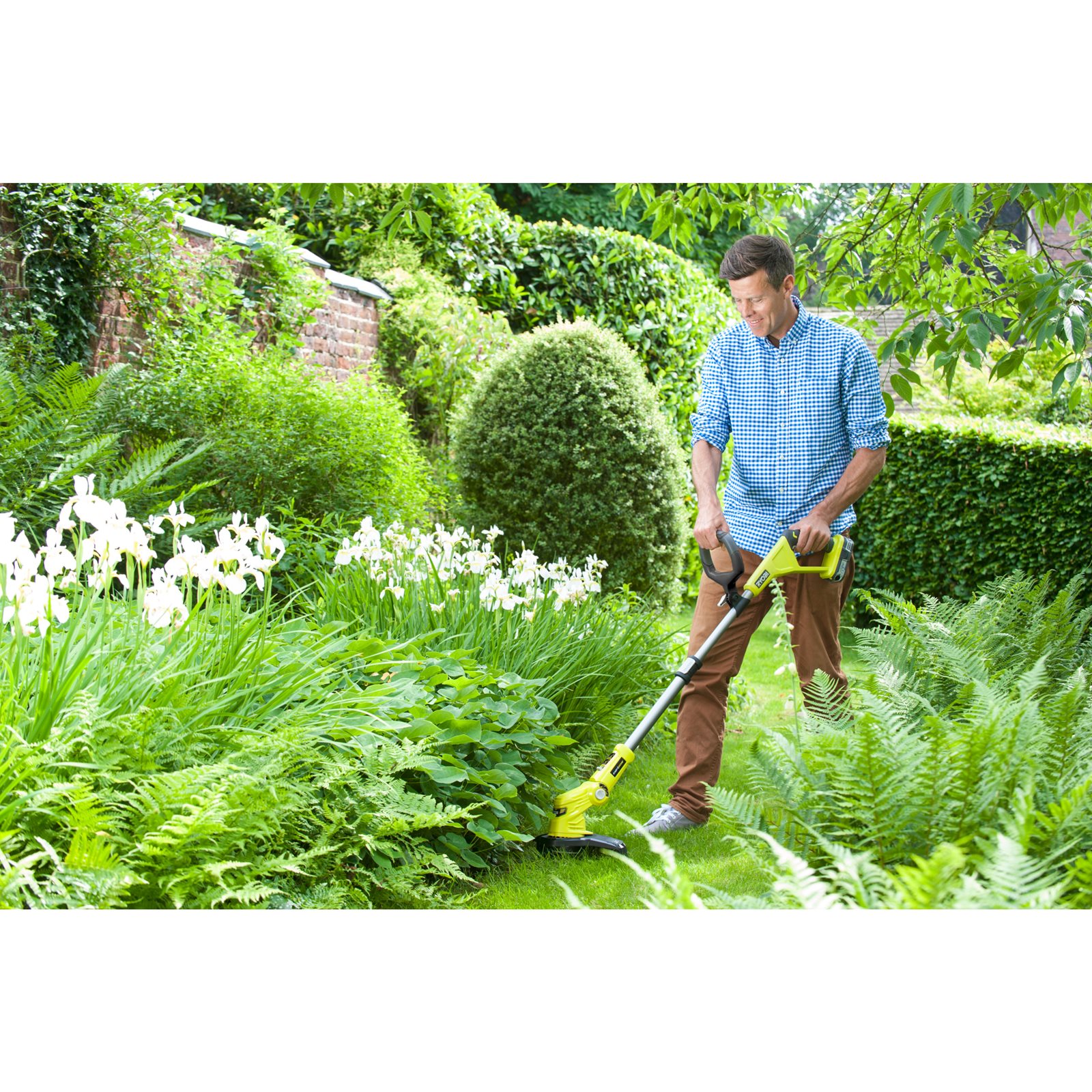 Trimmer iarbă 18V ONE+, lățime tăiere 25/30 cm Ryobi OLT1832 - in utilizare 2