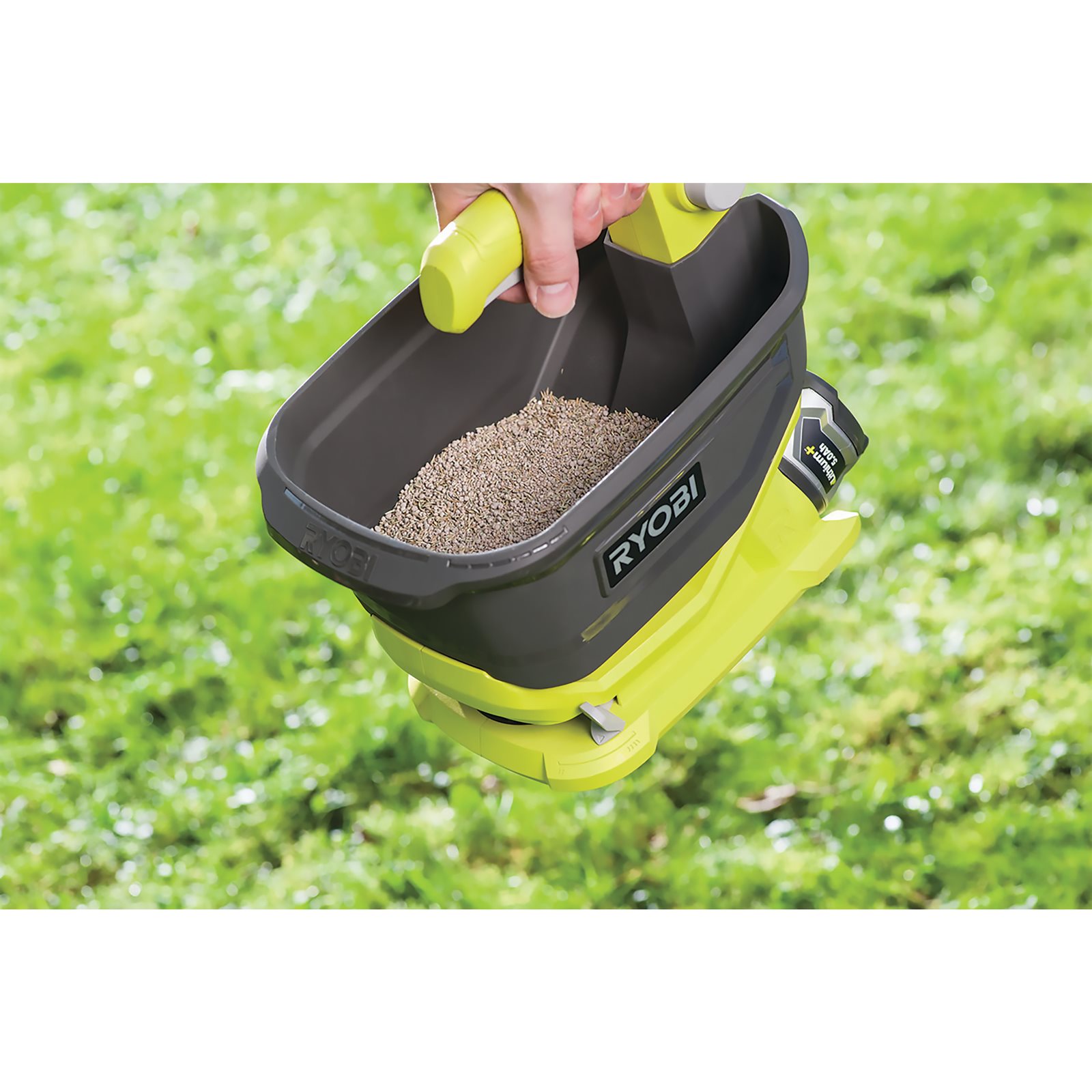 Mașină de împrăștiat semințe 18V ONE+ Ryobi OSS1800 - in utilizare 6