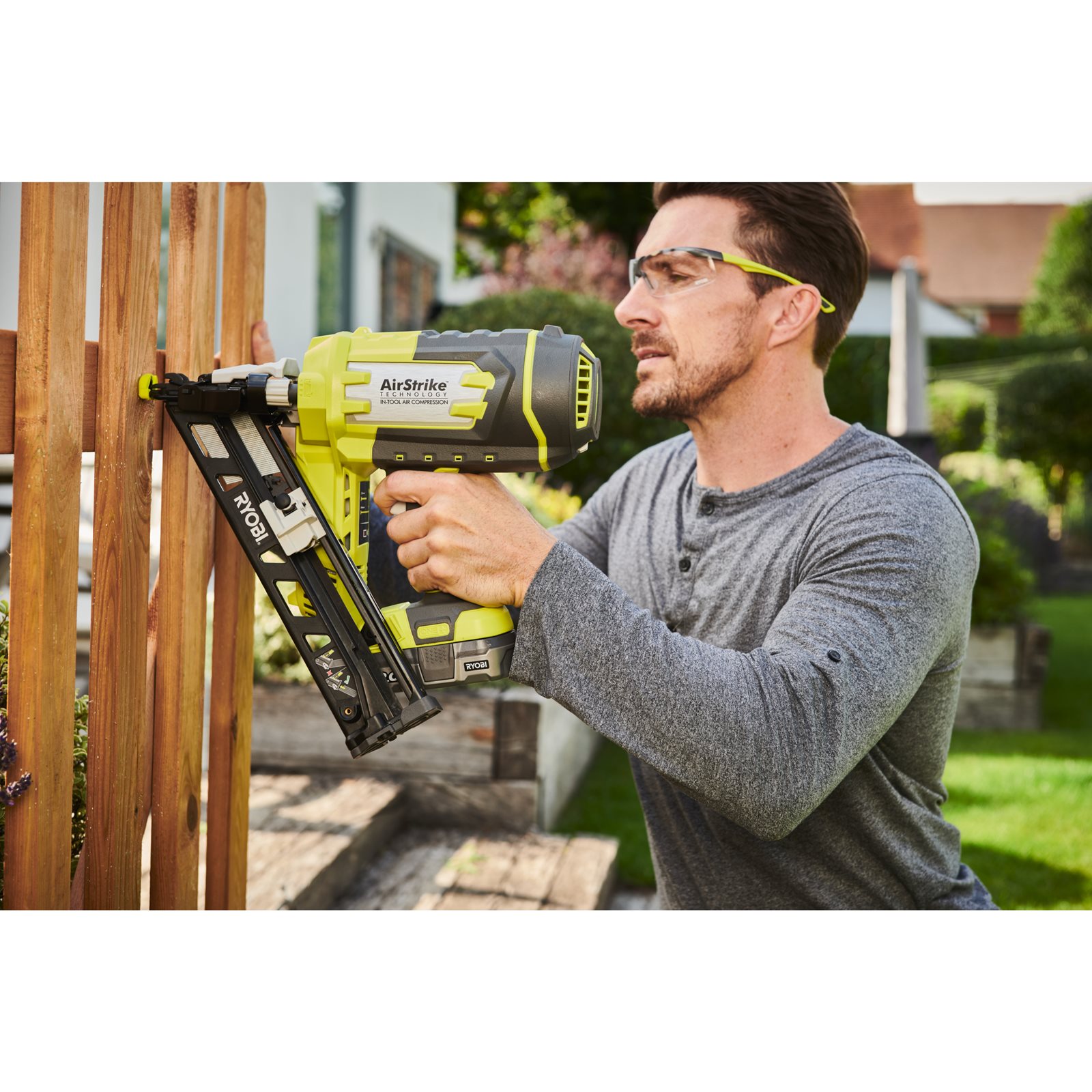 Pistol cuie 15G 18V ONE+ Ryobi R15GN18-0 - in utilizare 4