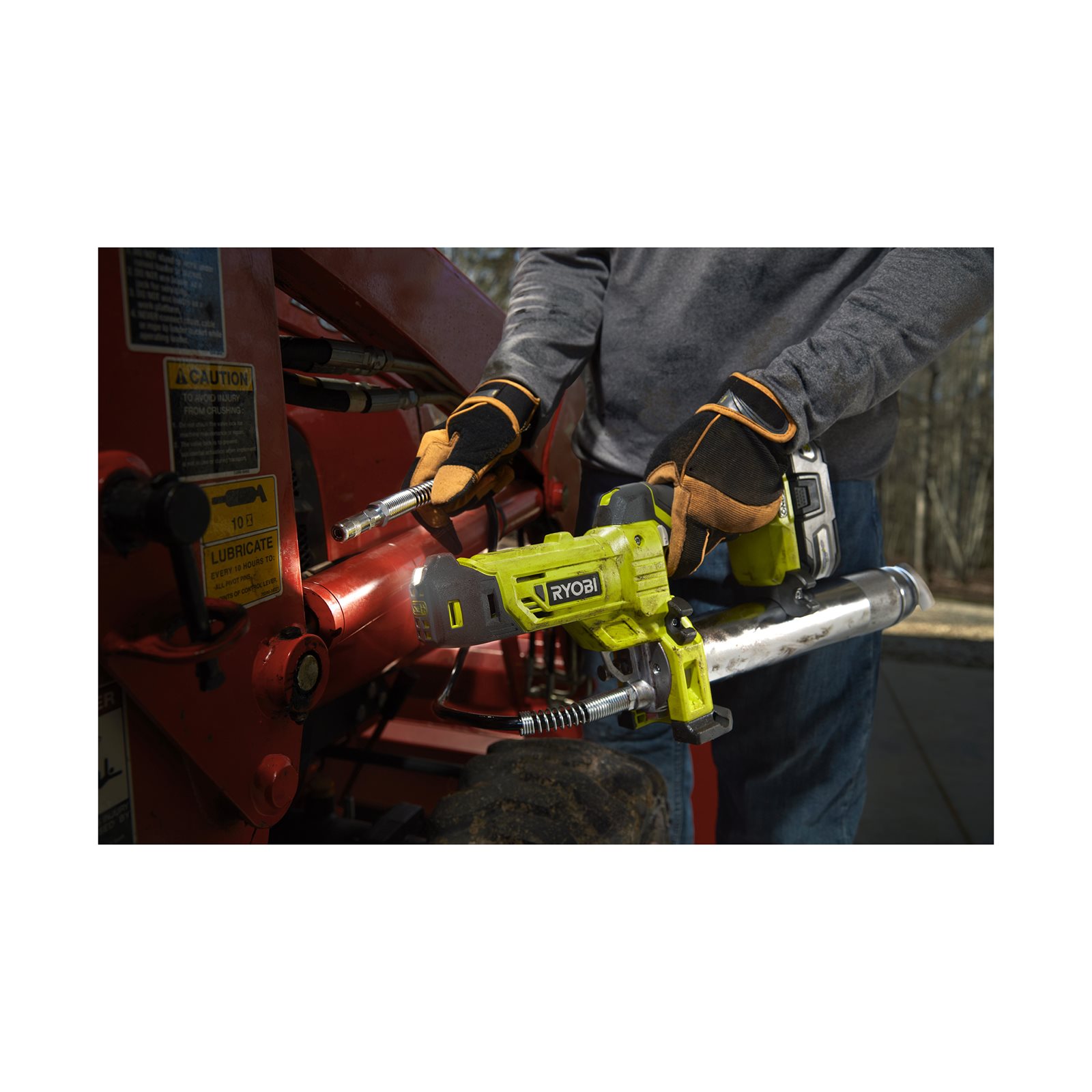 Pompă de gresat 18V ONE+ Ryobi R18GG-0 - in utilizare 1