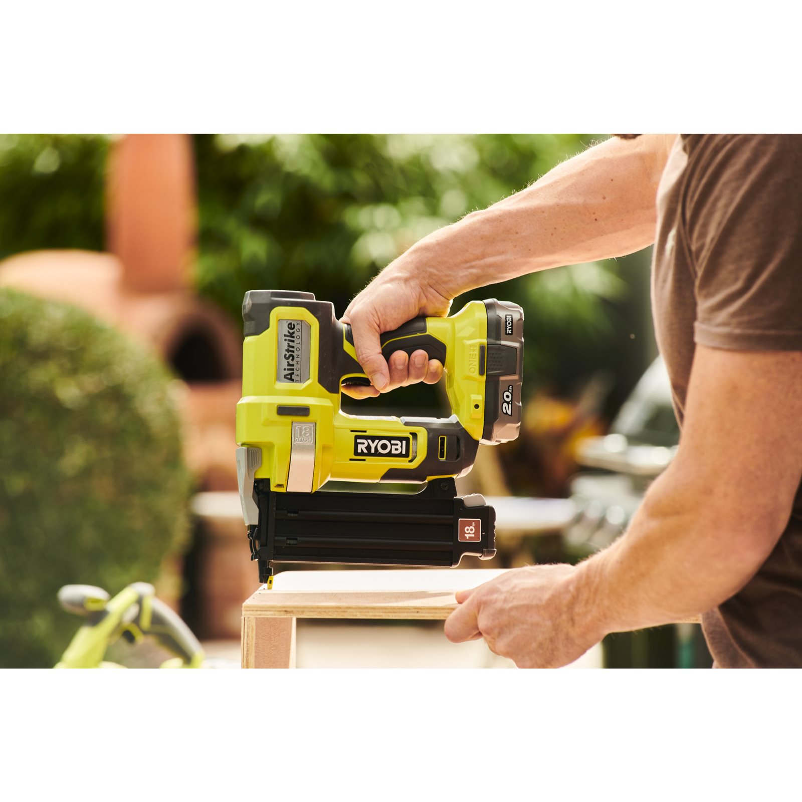 Pistol cuie 18G 18V ONE+ (1 x 2,0 Ah) Ryobi R18GN18-120S - in utilizare 2